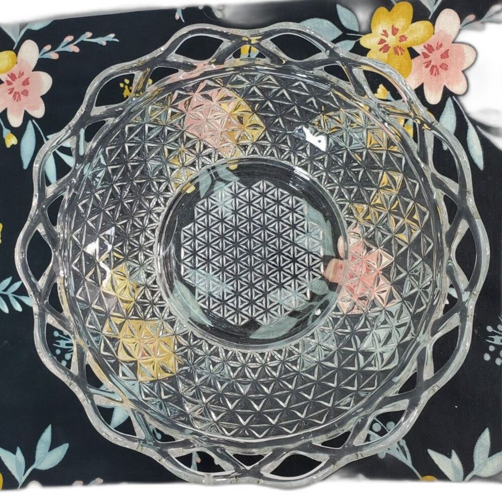 Clear glass bowl in the "Wexford" pattern by Anchor Hocking~Vintage~